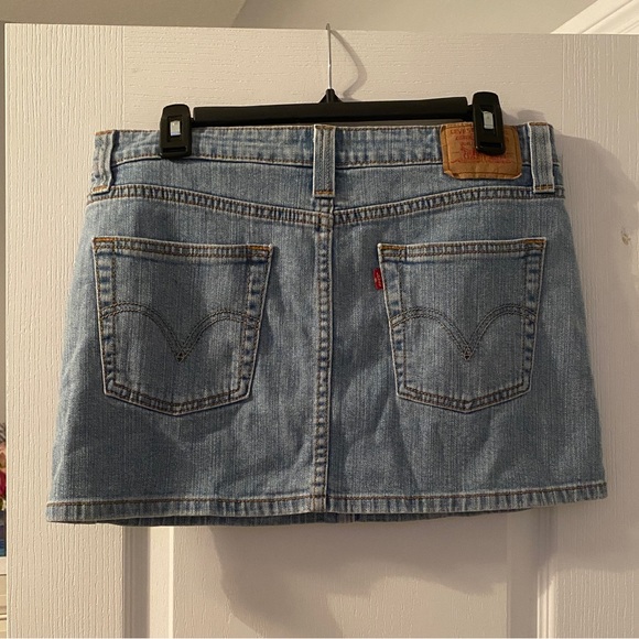 Levi’s Jean Skirt - Picture 2 of 6
